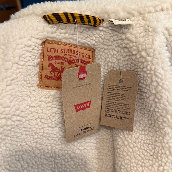 Levi's Women's Original Sherpa Trucker Jacket - Picture 3 of 4